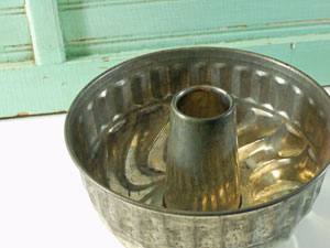 heavy cast aluminum bundt pan