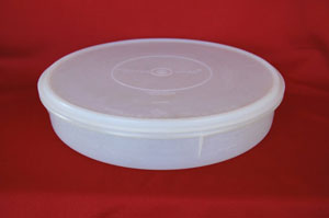 tupperware 12 round pie keeper